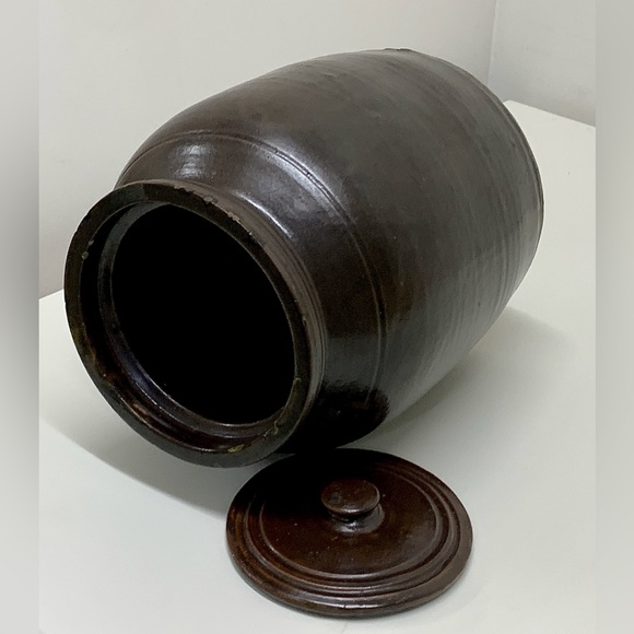 19th Century Antique Dark Brown Albany Slip Lidded Stoneware Crock Jug Pot - Picture 11 of 16